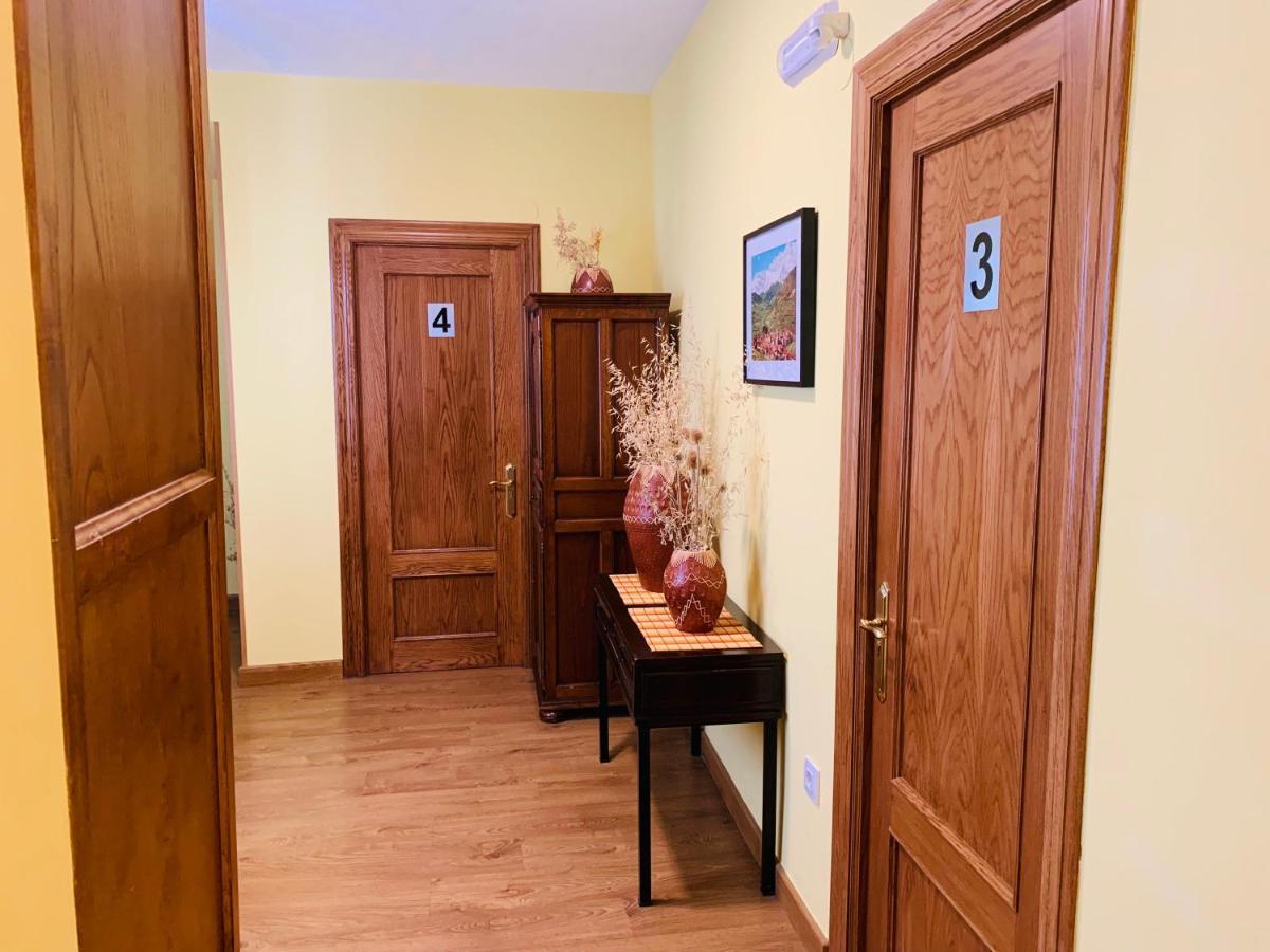 Hostal La Serna Hotel Potes Bagian luar foto