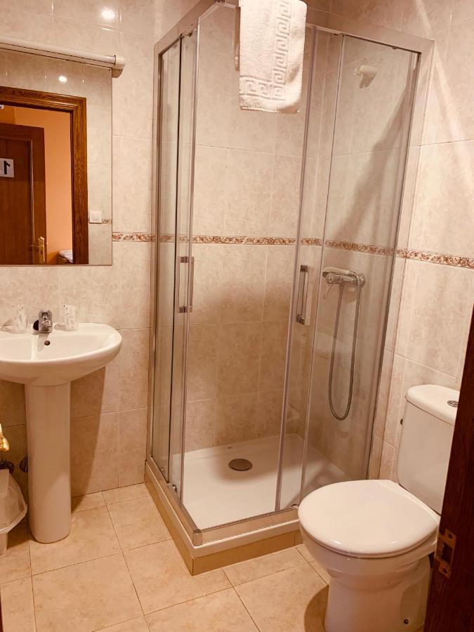 Hostal La Serna Hotel Potes Bagian luar foto