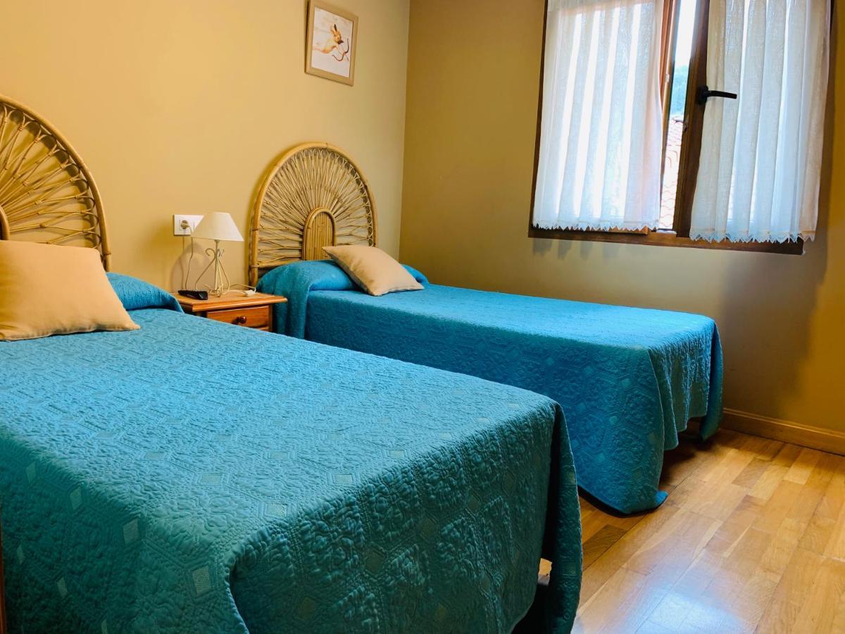 Hostal La Serna Hotel Potes Bagian luar foto