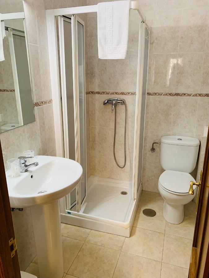 Hostal La Serna Hotel Potes Bagian luar foto