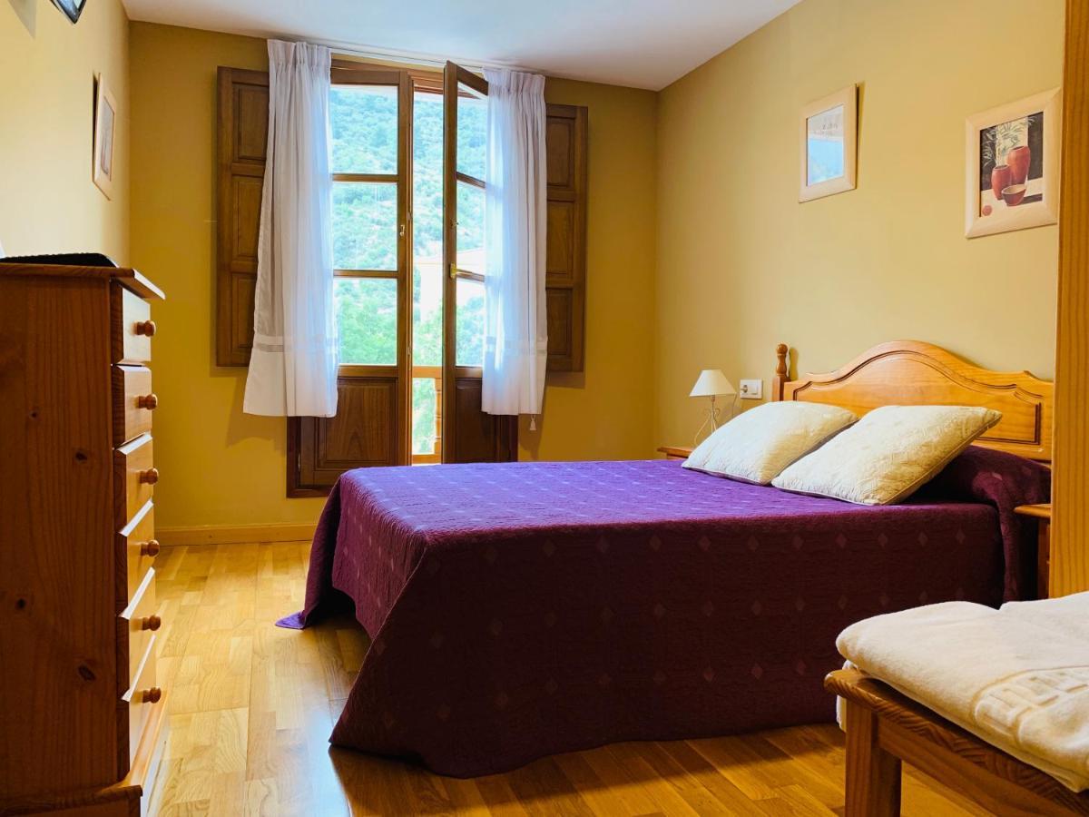 Hostal La Serna Hotel Potes Bagian luar foto