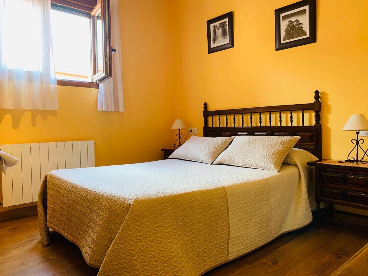 Hostal La Serna Hotel Potes Bagian luar foto