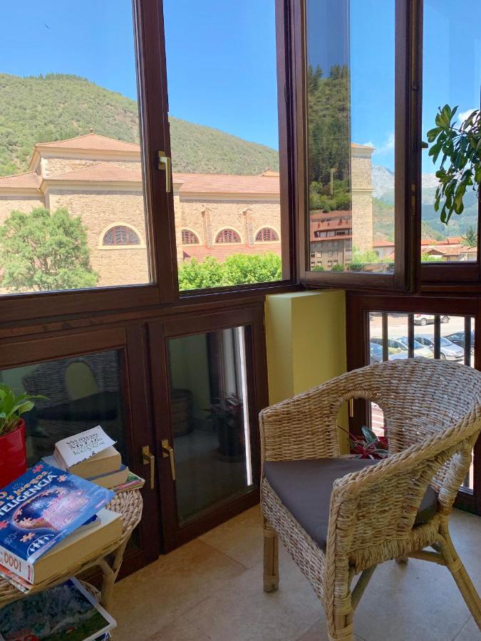 Hostal La Serna Hotel Potes Bagian luar foto